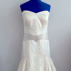 Essence of Australia wedding gown
